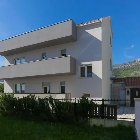 Semesterbostad Grey Dream With Heated Pool