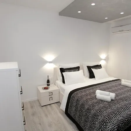 Semesterbostad Grey Dream With Heated Pool *