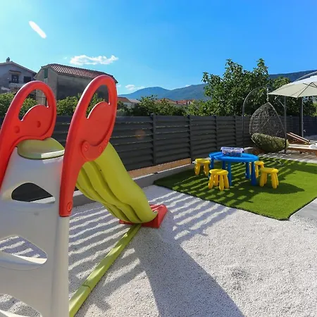 Grey Dream With Heated Pool Semesterbostad