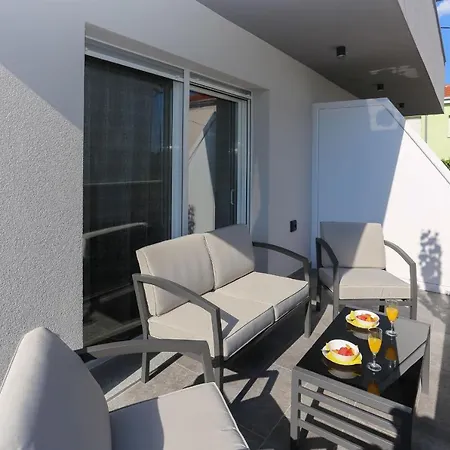 Grey Dream With Heated Pool Semesterbostad