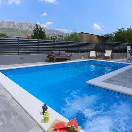Grey Dream With Heated Pool Semesterbostad *